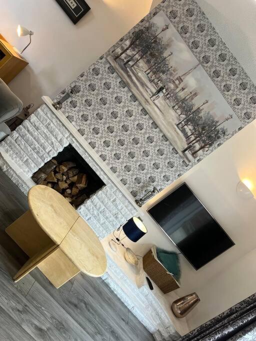 Treetops - Sleeps 8 Entire House Private Parking Close To Town Centre And Stadium Wigan Exterior photo